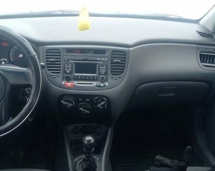 Сірий Кіа Ріо, об'ємом двигуна 1.4 л та пробігом 192 тис. км за 3900 $, фото 4 на Automoto.ua