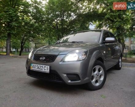 Серый Киа Рио, объемом двигателя 1.4 л и пробегом 226 тыс. км за 5200 $, фото 16 на Automoto.ua