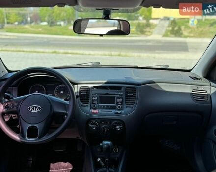 Серый Киа Рио, объемом двигателя 1.4 л и пробегом 135 тыс. км за 4999 $, фото 10 на Automoto.ua