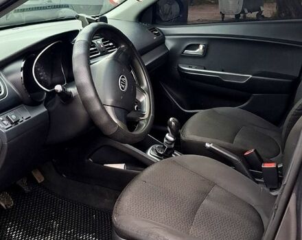 Серый Киа Рио, объемом двигателя 1.4 л и пробегом 243 тыс. км за 5700 $, фото 6 на Automoto.ua