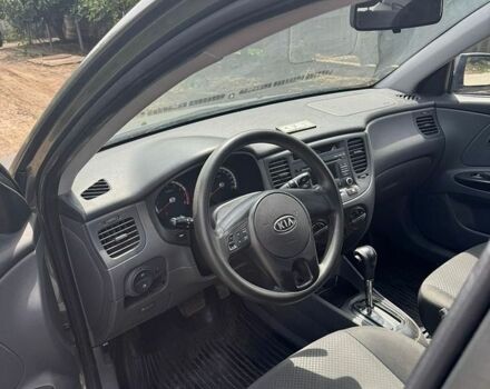 Серый Киа Рио, объемом двигателя 1.4 л и пробегом 92 тыс. км за 3700 $, фото 6 на Automoto.ua