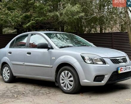 Серый Киа Рио, объемом двигателя 1.4 л и пробегом 89 тыс. км за 4200 $, фото 3 на Automoto.ua