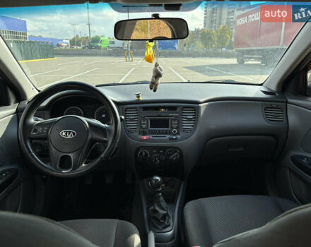 Серый Киа Рио, объемом двигателя 1.4 л и пробегом 167 тыс. км за 5100 $, фото 4 на Automoto.ua