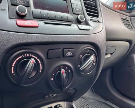 Серый Киа Рио, объемом двигателя 1.4 л и пробегом 89 тыс. км за 4900 $, фото 21 на Automoto.ua