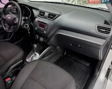 Серый Киа Рио, объемом двигателя 1.59 л и пробегом 180 тыс. км за 8950 $, фото 16 на Automoto.ua