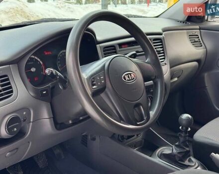 Серый Киа Рио, объемом двигателя 1.4 л и пробегом 89 тыс. км за 4900 $, фото 8 на Automoto.ua