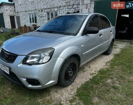 Сірий Кіа Ріо, об'ємом двигуна 1.4 л та пробігом 244 тис. км за 3000 $, фото 1 на Automoto.ua