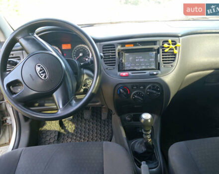 Серый Киа Рио, объемом двигателя 1.4 л и пробегом 278 тыс. км за 3000 $, фото 6 на Automoto.ua