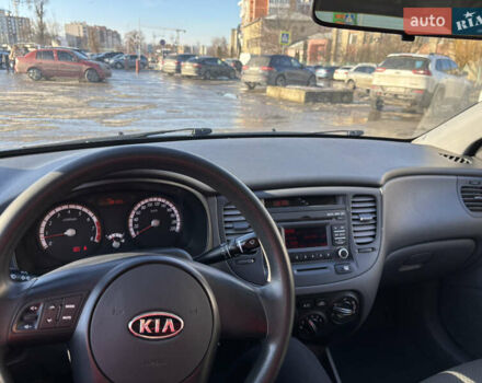 Серый Киа Рио, объемом двигателя 1.4 л и пробегом 138 тыс. км за 6000 $, фото 18 на Automoto.ua