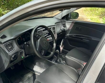 Сірий Кіа Ріо, об'ємом двигуна 1.4 л та пробігом 174 тис. км за 5900 $, фото 5 на Automoto.ua
