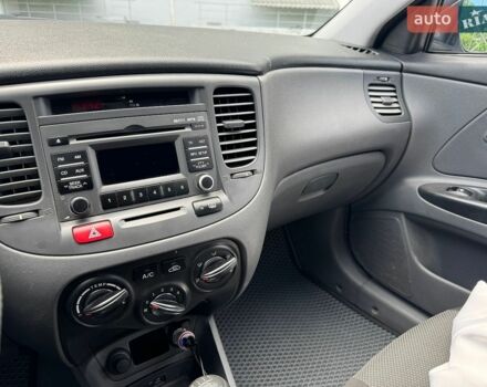 Серый Киа Рио, объемом двигателя 1.4 л и пробегом 195 тыс. км за 5250 $, фото 11 на Automoto.ua