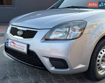 Сірий Кіа Ріо, об'ємом двигуна 1.4 л та пробігом 300 тис. км за 5500 $, фото 6 на Automoto.ua