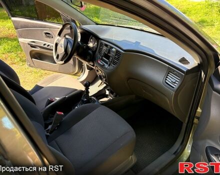 Сірий Кіа Ріо, об'ємом двигуна 1.4 л та пробігом 167 тис. км за 5400 $, фото 6 на Automoto.ua