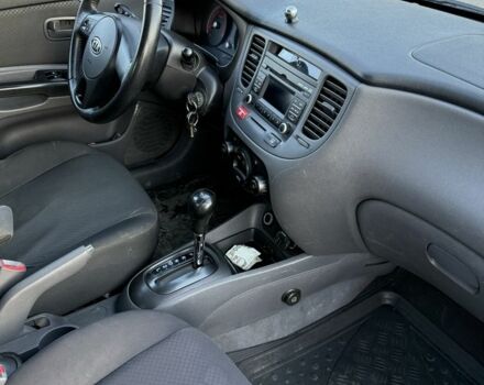 Сірий Кіа Ріо, об'ємом двигуна 1.4 л та пробігом 102 тис. км за 1900 $, фото 4 на Automoto.ua