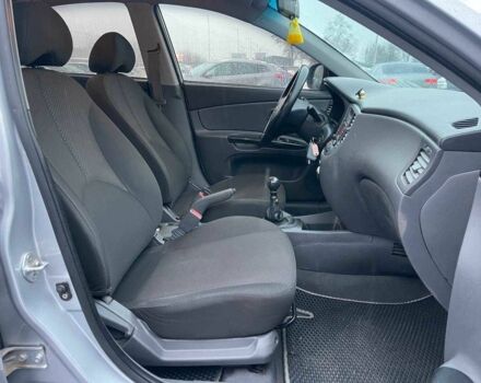 Серый Киа Рио, объемом двигателя 1.4 л и пробегом 168 тыс. км за 4590 $, фото 11 на Automoto.ua