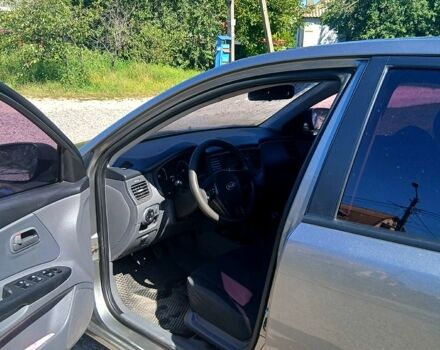 Серый Киа Рио, объемом двигателя 1.4 л и пробегом 235 тыс. км за 4000 $, фото 4 на Automoto.ua