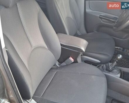 Серый Киа Рио, объемом двигателя 1.4 л и пробегом 70 тыс. км за 6200 $, фото 4 на Automoto.ua