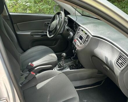 Сірий Кіа Ріо, об'ємом двигуна 1.4 л та пробігом 174 тис. км за 5900 $, фото 9 на Automoto.ua