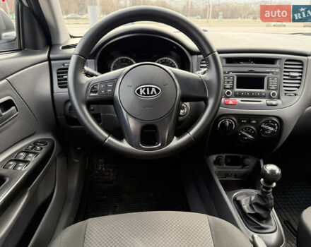 Серый Киа Рио, объемом двигателя 1.4 л и пробегом 172 тыс. км за 4950 $, фото 13 на Automoto.ua
