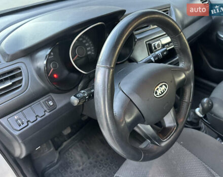 Серый Киа Рио, объемом двигателя 1.4 л и пробегом 178 тыс. км за 5600 $, фото 19 на Automoto.ua
