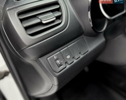 Серый Киа Рио, объемом двигателя 1.59 л и пробегом 180 тыс. км за 8950 $, фото 23 на Automoto.ua