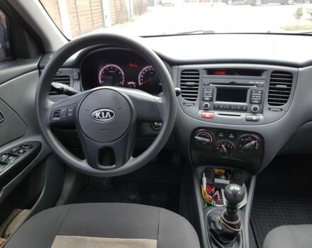 Серый Киа Рио, объемом двигателя 0 л и пробегом 183 тыс. км за 5900 $, фото 2 на Automoto.ua
