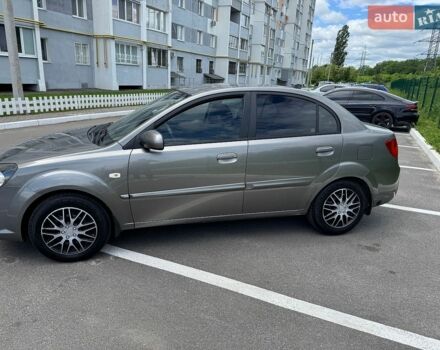 Серый Киа Рио, объемом двигателя 1.4 л и пробегом 195 тыс. км за 5250 $, фото 5 на Automoto.ua