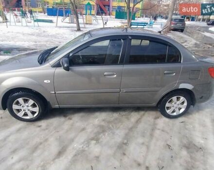 Серый Киа Рио, объемом двигателя 1.4 л и пробегом 271 тыс. км за 5000 $, фото 3 на Automoto.ua