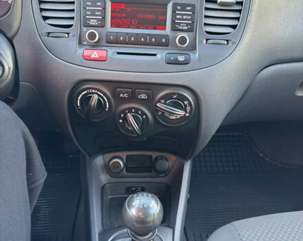 Серый Киа Рио, объемом двигателя 1.4 л и пробегом 138 тыс. км за 6000 $, фото 21 на Automoto.ua