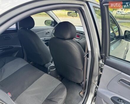 Сірий Кіа Ріо, об'ємом двигуна 1.4 л та пробігом 194 тис. км за 4999 $, фото 9 на Automoto.ua