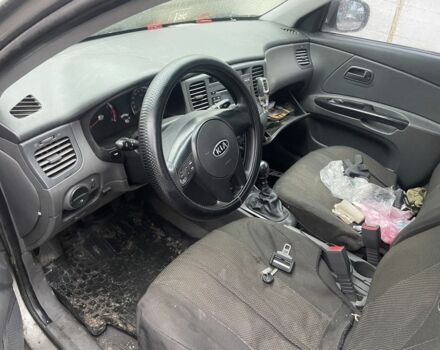 Серый Киа Рио, объемом двигателя 1.4 л и пробегом 210 тыс. км за 2400 $, фото 4 на Automoto.ua