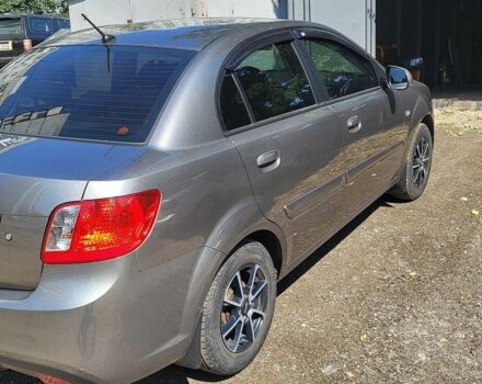 Серый Киа Рио, объемом двигателя 1.4 л и пробегом 90 тыс. км за 5000 $, фото 3 на Automoto.ua
