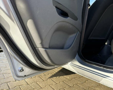 Серый Киа Рио, объемом двигателя 1.4 л и пробегом 138 тыс. км за 6000 $, фото 11 на Automoto.ua