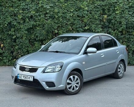 Сірий Кіа Ріо, об'ємом двигуна 1.4 л та пробігом 180 тис. км за 4299 $, фото 4 на Automoto.ua