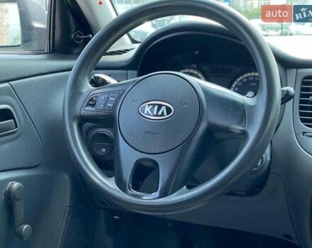 Серый Киа Рио, объемом двигателя 1.4 л и пробегом 80 тыс. км за 5000 $, фото 16 на Automoto.ua