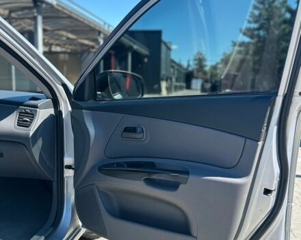Сірий Кіа Ріо, об'ємом двигуна 1.4 л та пробігом 180 тис. км за 4299 $, фото 8 на Automoto.ua