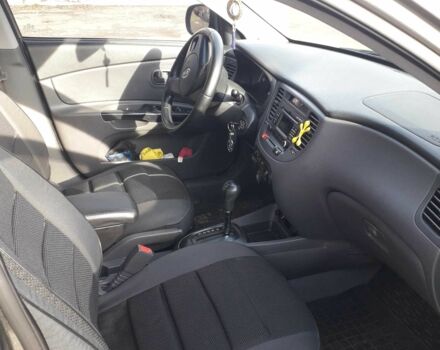 Серый Киа Рио, объемом двигателя 1.4 л и пробегом 153 тыс. км за 5500 $, фото 6 на Automoto.ua