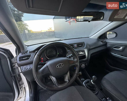 Серый Киа Рио, объемом двигателя 1.4 л и пробегом 178 тыс. км за 5600 $, фото 12 на Automoto.ua