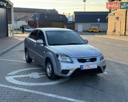 Сірий Кіа Ріо, об'ємом двигуна 1.4 л та пробігом 300 тис. км за 5500 $, фото 5 на Automoto.ua