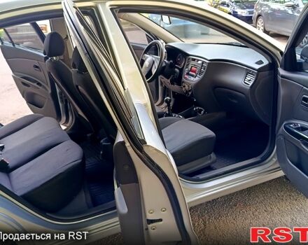 Сірий Кіа Ріо, об'ємом двигуна 1.4 л та пробігом 154 тис. км за 5500 $, фото 8 на Automoto.ua
