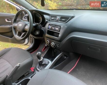Серый Киа Рио, объемом двигателя 1.4 л и пробегом 224 тыс. км за 5400 $, фото 7 на Automoto.ua