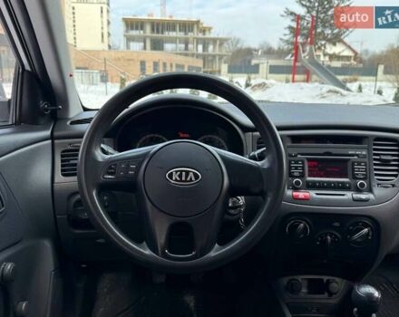 Серый Киа Рио, объемом двигателя 1.4 л и пробегом 89 тыс. км за 4900 $, фото 16 на Automoto.ua
