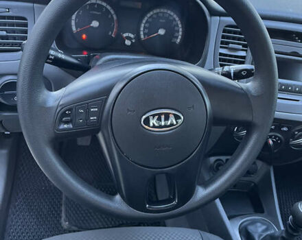 Сірий Кіа Ріо, об'ємом двигуна 1.4 л та пробігом 199 тис. км за 5400 $, фото 18 на Automoto.ua