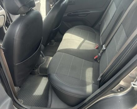 Сірий Кіа Ріо, об'ємом двигуна 1.4 л та пробігом 380 тис. км за 4510 $, фото 9 на Automoto.ua