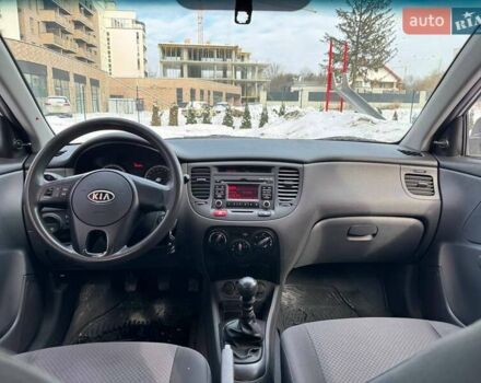 Серый Киа Рио, объемом двигателя 1.4 л и пробегом 89 тыс. км за 4900 $, фото 15 на Automoto.ua