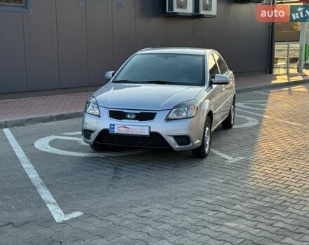 Сірий Кіа Ріо, об'ємом двигуна 1.4 л та пробігом 300 тис. км за 5500 $, фото 1 на Automoto.ua