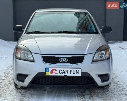 Серый Киа Рио, объемом двигателя 1.4 л и пробегом 89 тыс. км за 4900 $, фото 1 на Automoto.ua