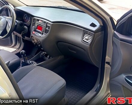 Сірий Кіа Ріо, об'ємом двигуна 1.4 л та пробігом 154 тис. км за 5500 $, фото 9 на Automoto.ua