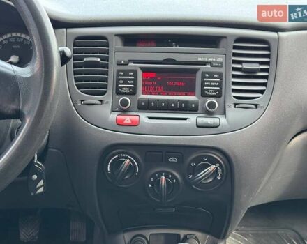 Серый Киа Рио, объемом двигателя 1.4 л и пробегом 89 тыс. км за 4900 $, фото 17 на Automoto.ua