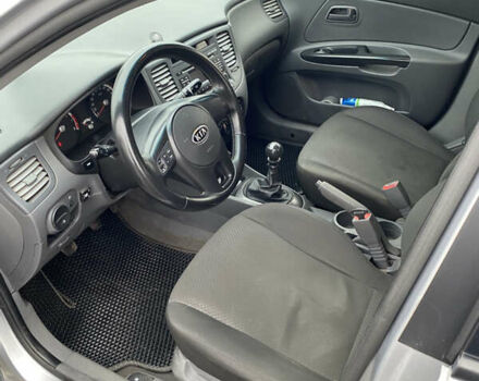 Сірий Кіа Ріо, об'ємом двигуна 1.4 л та пробігом 169 тис. км за 5000 $, фото 7 на Automoto.ua